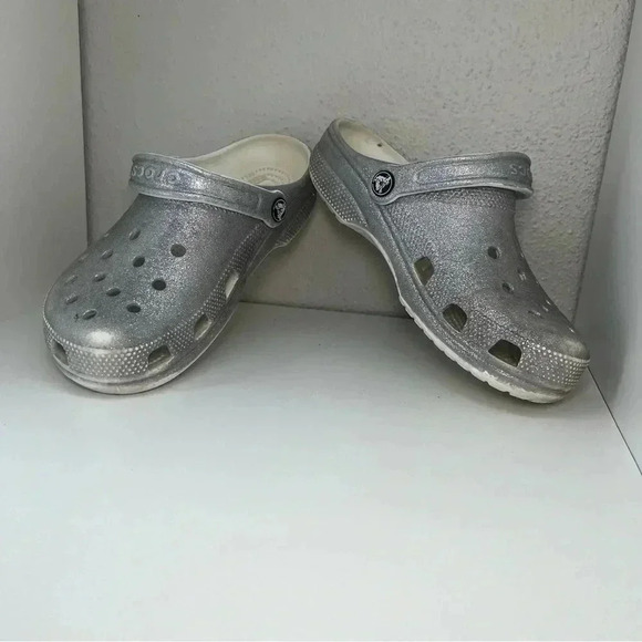 Crocs Classic Glitter II Clog Shoe 'Silver' Size Men's 4 /Women's 6 - Picture 2 of 10